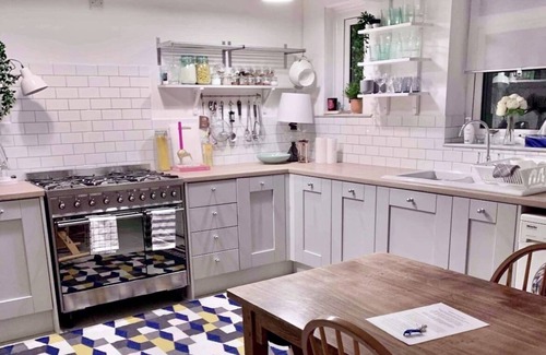 Whitefield Casa | Stylish & spacious, family & pet friendly 2 bed terrace with extra comfy beds
