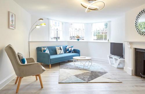 Cotham Apartamento | Stylish, spacious flat with private parking