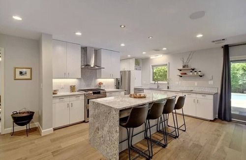 Allandale Casa | Stylish Stardust Drive Modern Retreat