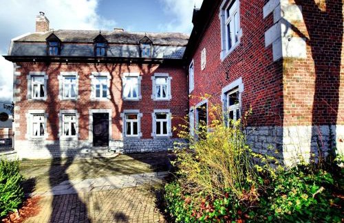 Pont-a-Lesse Casa | Stylish Stay with Sauna, cleaning included
