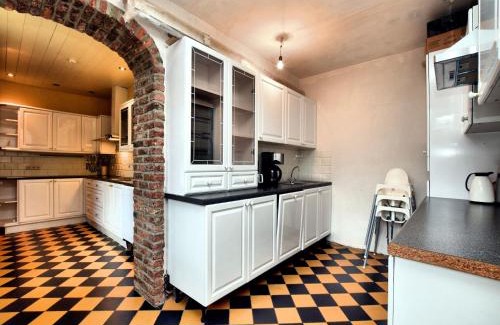 Pont-a-Lesse Casa | Stylish Stay with Sauna, cleaning included