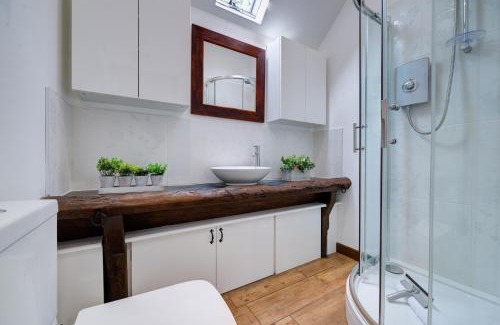 Ufford Apartamento | Stylish Stay for Work and Leisure - Free Parking and Walk to Stamford