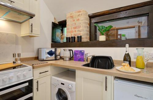 Ufford Apartamento | Stylish Stay for Work and Leisure - Free Parking and Walk to Stamford