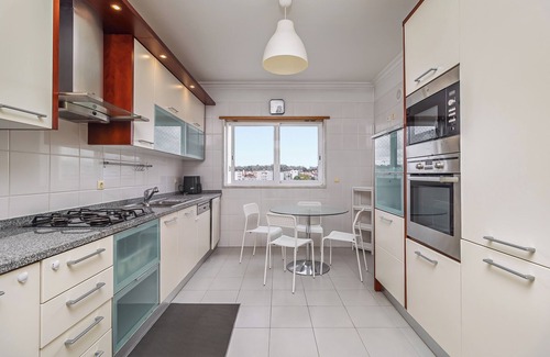 Parque das Nacoes Apartamento | Stylish Stay in Lisbon-Scenic Views