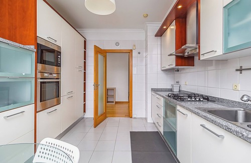 Parque das Nacoes Apartamento | Stylish Stay in Lisbon-Scenic Views