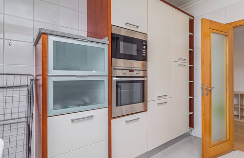 Parque das Nacoes Apartamento | Stylish Stay in Lisbon-Scenic Views