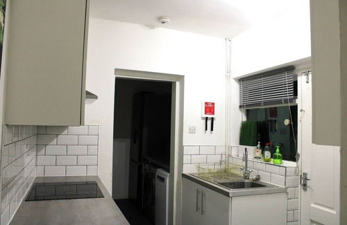 Openshaw Casa | Stylish Stay Near Etihad Stadium / TV Included / Great For Groups