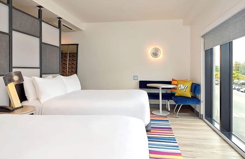 Portland Hotel | Stylish Stay | Savor Seafood & Explore Portland’s History!
