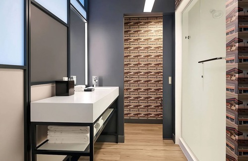 Portland Hotel | Stylish Stay | Savor Seafood & Explore Portland’s History!