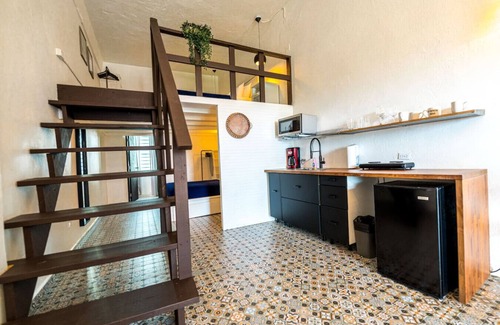 Puerta de Tierra Apartamento | Stylish Stay with Patio Near Beach and Forts