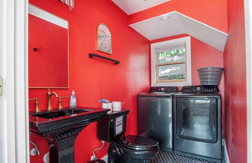 Eastside Promise Neighborhood Apartamento | Stylish Stay With Unforgettable Downtown Views