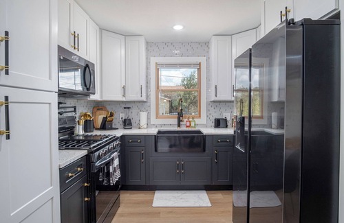 Eastside Promise Neighborhood Apartamento | Stylish Stay With Unforgettable Downtown Views