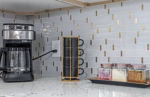 Eastside Promise Neighborhood Apartamento | Stylish Stay With Unforgettable Downtown Views