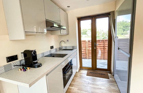 Saintbury Casa | Stylish Stratford-upon-Avon Stay -Sleeps 6 - Secure Gated Parking