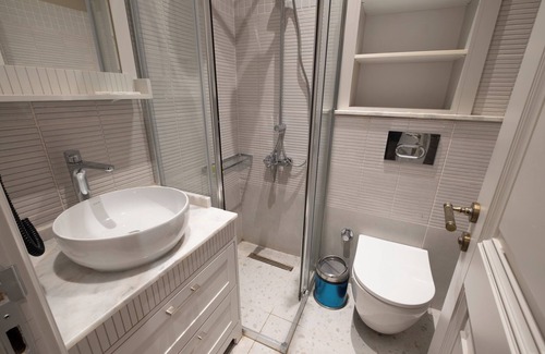 Tophane Apartamento | Stylish Studio Apartment in Prime Location