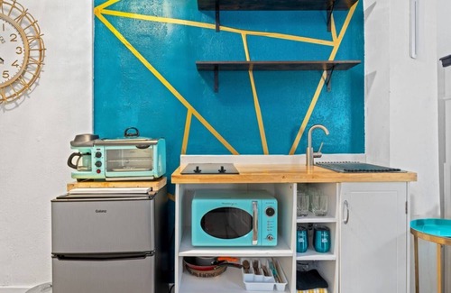 Central Oakland Park Casa | Stylish Studio Close to Downtown & Beach