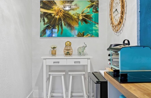 Central Oakland Park Casa | Stylish Studio Close to Downtown & Beach