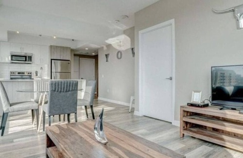 Hintonburg Apartamento | Stylish Studio Escape near Suya Palace with Terrace