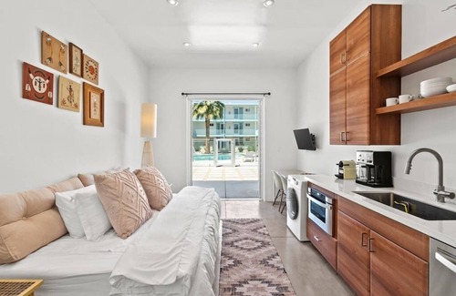 Roosevelt Condominio | Stylish studio in DTPH - Pool and WiFi