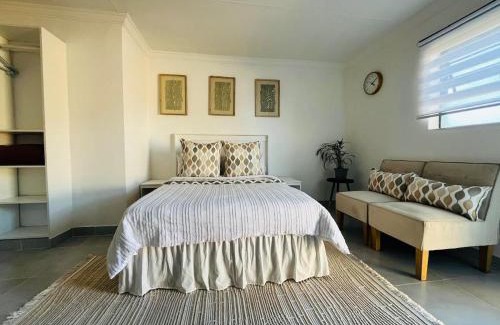 Germiston Apartamento | Stylish Studio in Hazel Park