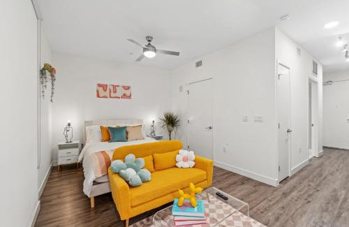 Pico Apartamento | Stylish studio in SM w FREE parking and pool