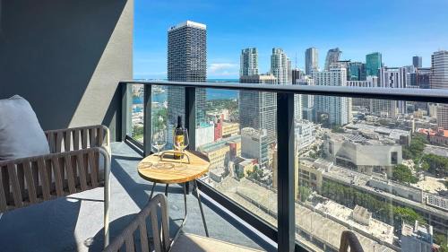 Downtown Miami Apartamento | Stylish Studio in the heart of vibrant Downtown- Daily resort fee and parking not included