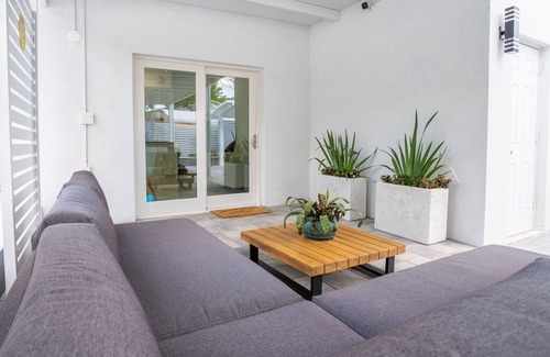 Temple Crest Apartamento | Stylish Studio located within walking distance of Busch Gardens in Tampa, FL