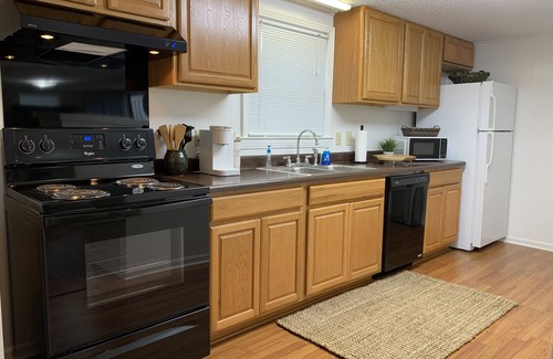 Hernando Apartamento | Stylish Studio near Hernando Town Square! Great Location!