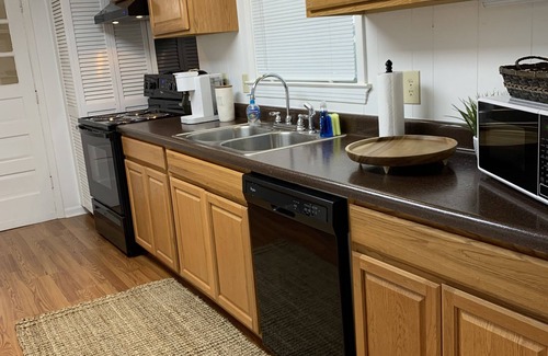 Hernando Apartamento | Stylish Studio near Hernando Town Square! Great Location!