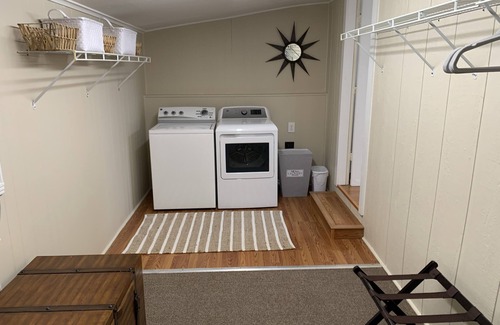 Hernando Apartamento | Stylish Studio near Hernando Town Square! Great Location!