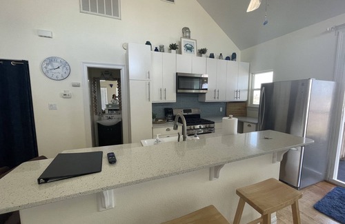 Cedar Lane Apartamento | Stylish Studio on ICW w Sargent Beach Views