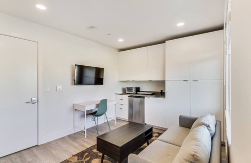 West Oakland Apartamento | Stylish Studio Suite in West Oakland