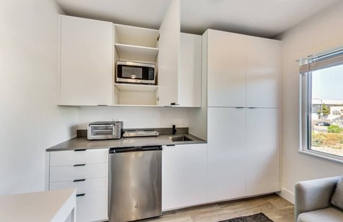 West Oakland Apartamento | Stylish Studio Suite in West Oakland