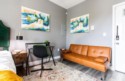 University Heights Apartamento | Stylish-studio-walker's-paradise-wifi-ac