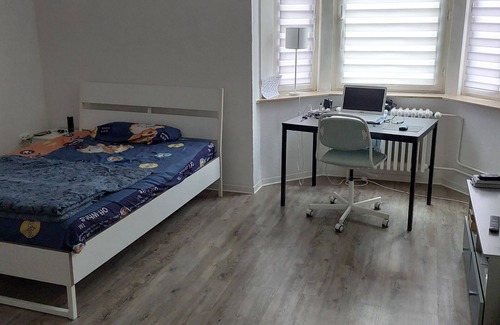 Neumuhlen-Dietrichsdorf Apartamento | Stylish Studio with WiFi Near Kiel Port with Sea Views & Park Nearby.
