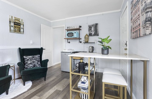 Azalea Park Apartamento | Stylish suite near downtown | Ideal for long stays