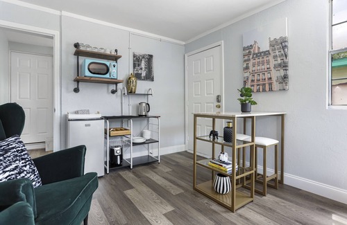 Azalea Park Apartamento | Stylish suite near downtown | Ideal for long stays