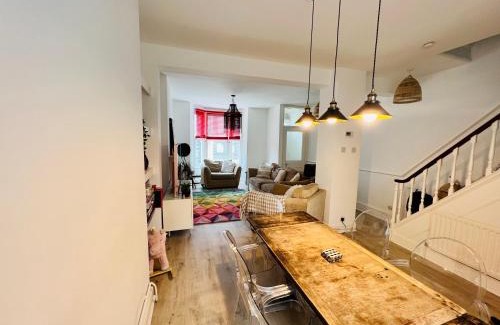 Montpelier Casa | Stylish Super Central Modern Townhouse Retreat