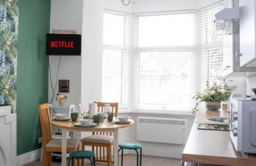 Swindon Apartamento | Stylish Swindon Town Centre Apartment, FREE parking, sleeps up to 3