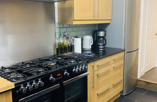 Bellingham Casa | Elegante, propiedad de tres camas, zona tranquila, excelente acceso al centro de Londres