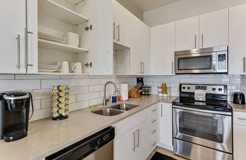 Downtown Salt Lake City Apartamento | Stylish Top floor apt/Gym/Hottub/Garage/Pool