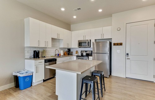 Downtown Salt Lake City Apartamento | Stylish Top floor apt/Gym/Hottub/Garage/Pool