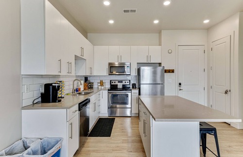 Downtown Salt Lake City Apartamento | Stylish Top floor apt/Gym/Hottub/Garage/Pool