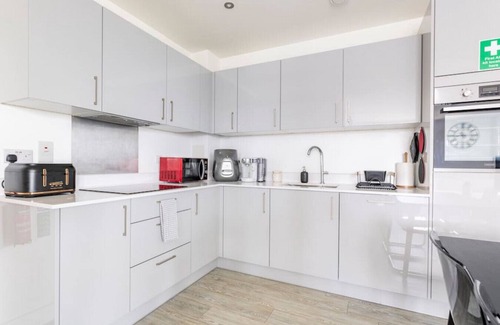South Harrow Apartamento | Stylish Top-Floor Flat