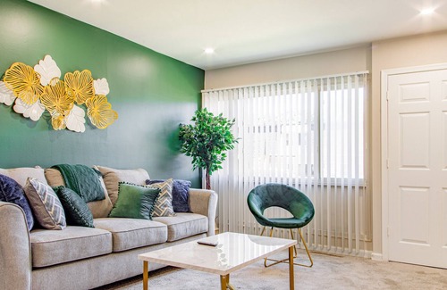 Towson Casa | Stylish Townhome in Towson