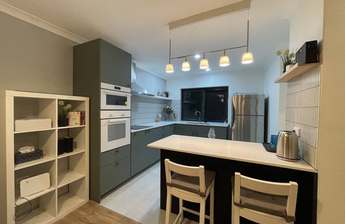 Bentley Casa | Stylish townhouse with a cosy balcony