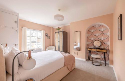 Windsor Casa | Stylish Traditional Cottage Windsor. Walk 2 Sights