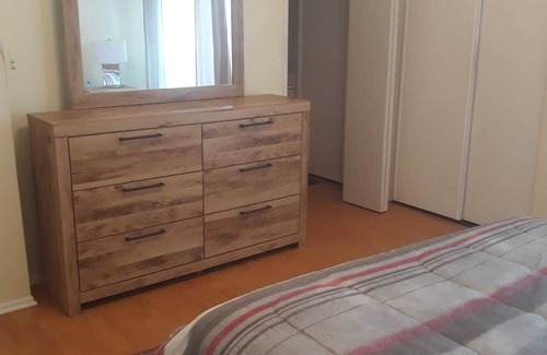 North Hills East Casa | Stylish Tri-level Townhouse Fully Furnished 2br, 2BA
