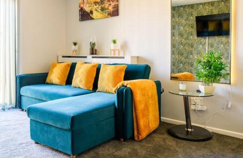 Acocks Green Casa | Stylish Two-bed House Birmingham with Parking