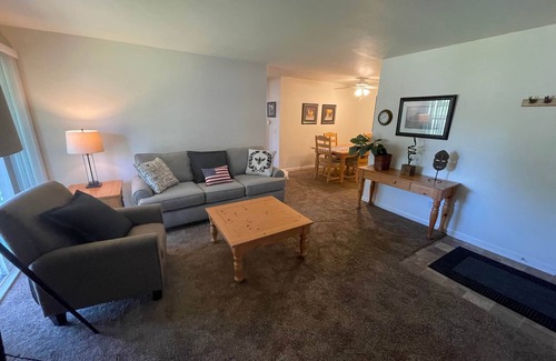 Janesville Apartamento | Stylish Two Bedroom Serviced Apartment